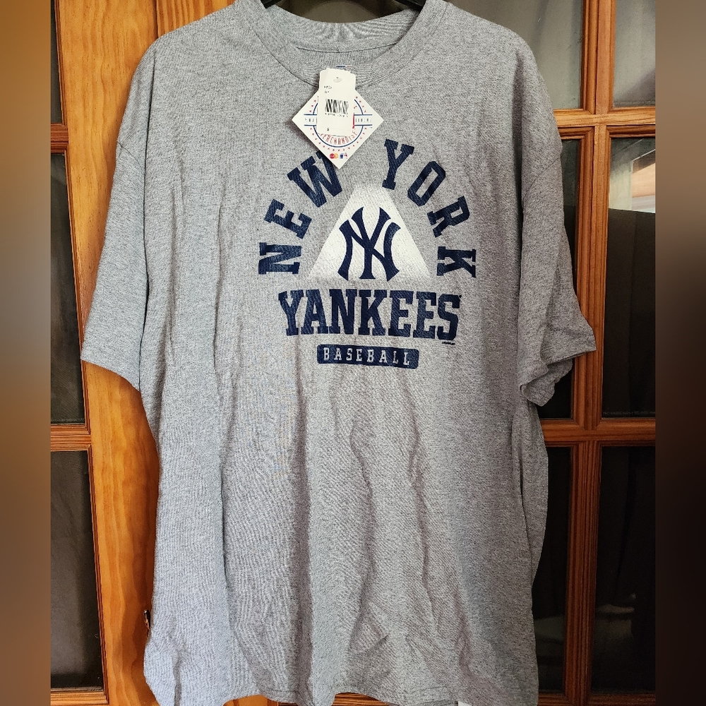 NWT Men's New York Yankees tee shirt